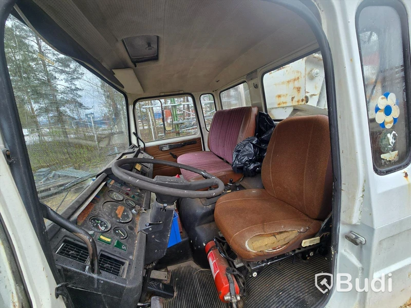 Lastbil med skyllift | Volvo F408 | 1985  Mätarställning (km): 348758
