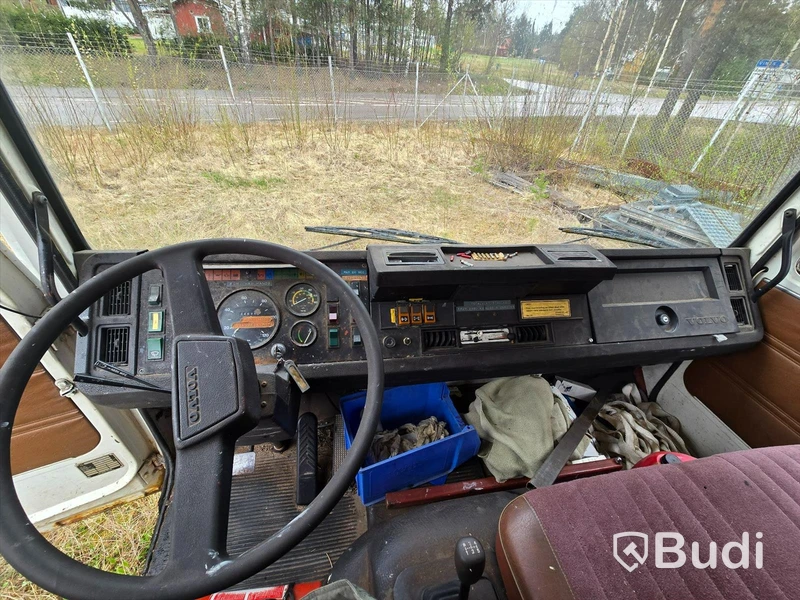 Lastbil med skyllift | Volvo F408 | 1985  Mätarställning (km): 348758