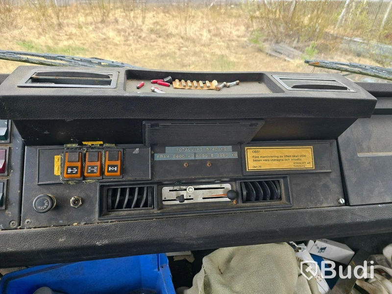 Lastbil med skyllift | Volvo F408 | 1985  Mätarställning (km): 348758