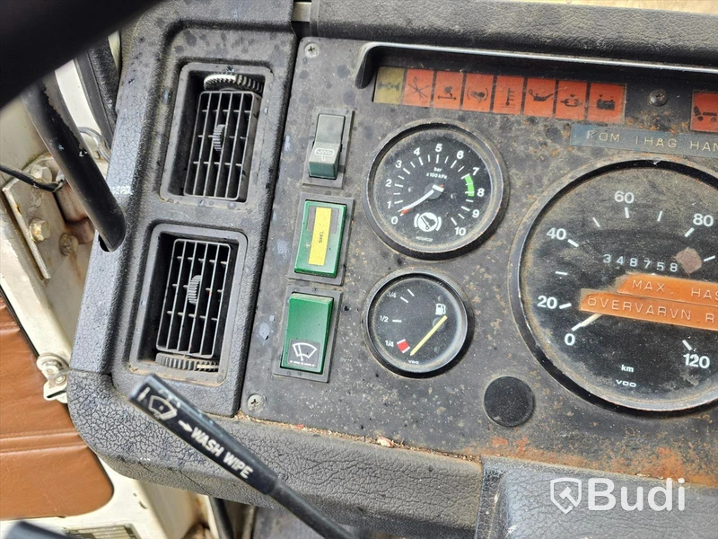 Lastbil med skyllift | Volvo F408 | 1985  Mätarställning (km): 348758