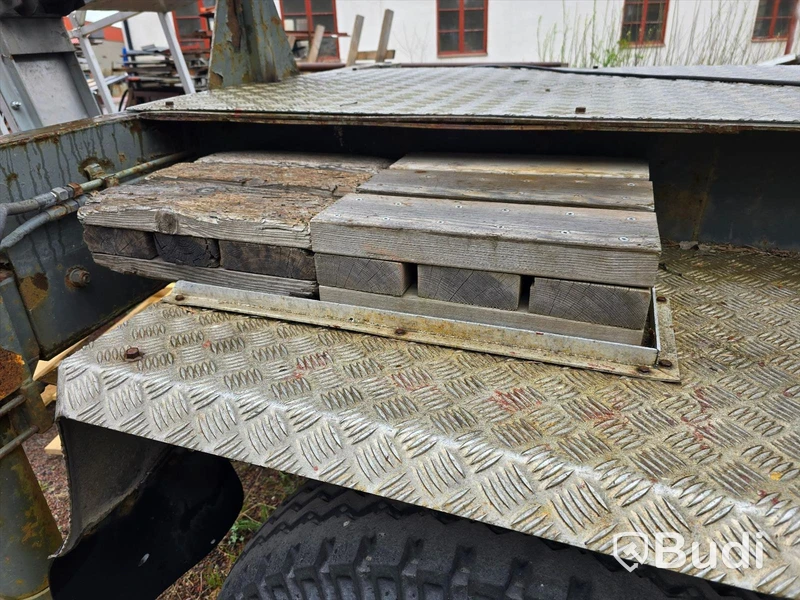 Lastbil med skyllift | Volvo F408 | 1985  Mätarställning (km): 348758
