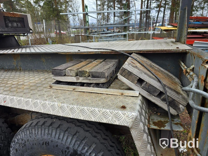 Lastbil med skyllift | Volvo F408 | 1985  Mätarställning (km): 348758