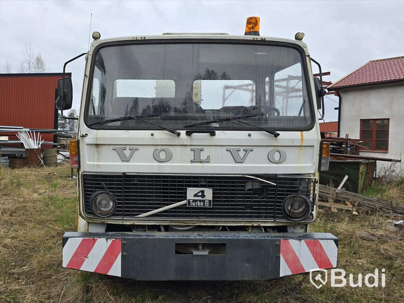 Lastbil med skyllift | Volvo F408 | 1985  Mätarställning (km): 348758