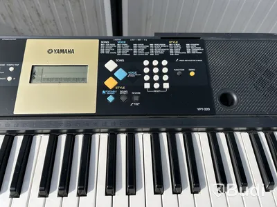 Yamaha YPT-220 Keyboard