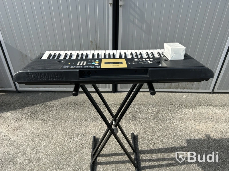 Yamaha YPT-220 Keyboard