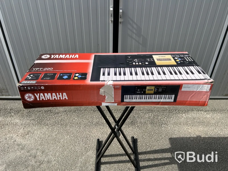 Yamaha YPT-220 Keyboard