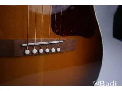 Gibson L-00 Studio akustisk gitarr. OBS Spricka i stallet (se bild)