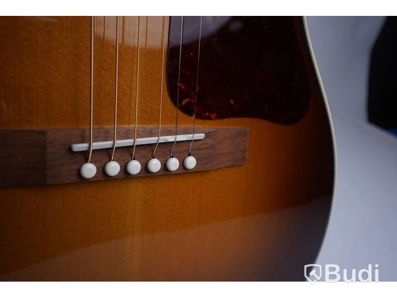 Gibson L-00 Studio akustisk gitarr. OBS Spricka i stallet (se bild)
