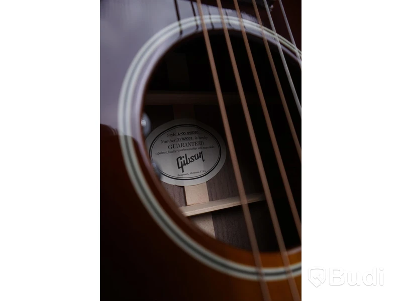 Gibson L-00 Studio akustisk gitarr. OBS Spricka i stallet (se bild)