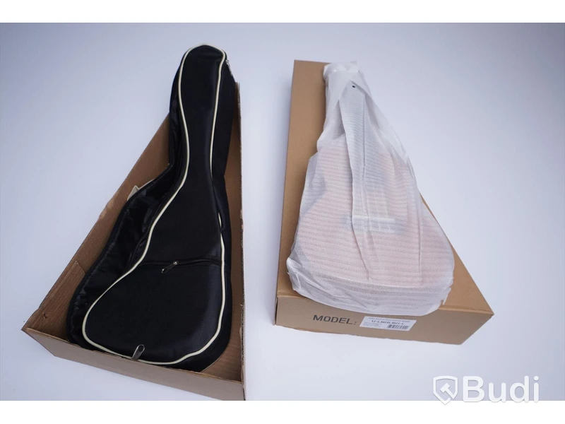 Ukelele i kartong med gigbag. Risa ULMHLMH-C Kokio Mahogany concert
