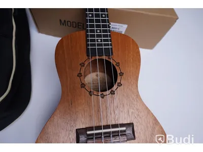 Ukelele i kartong med gigbag. Risa ULMHLMH-C Kokio Mahogany concert