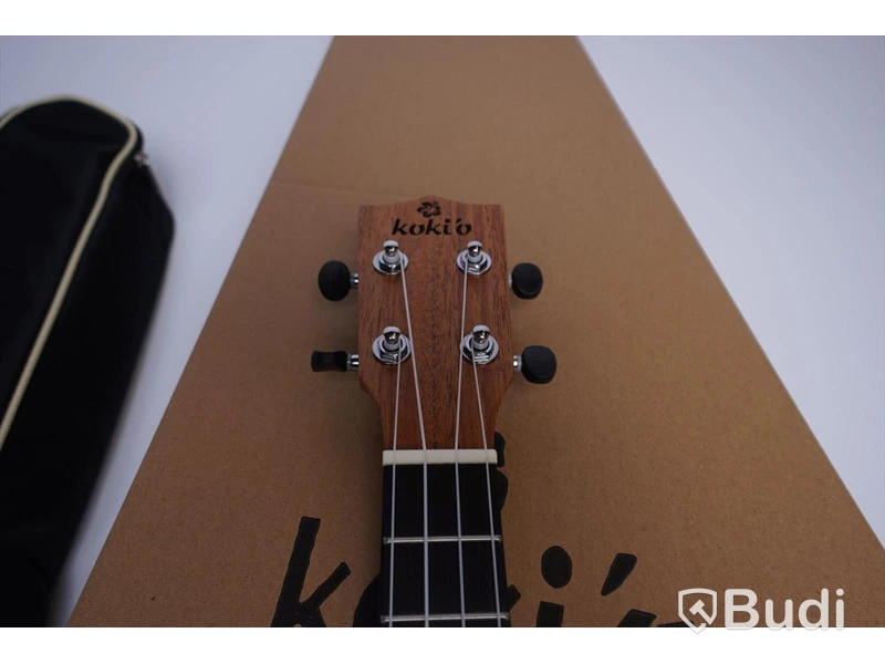 Ukelele i kartong med gigbag. Risa ULMHLMH-C Kokio Mahogany concert