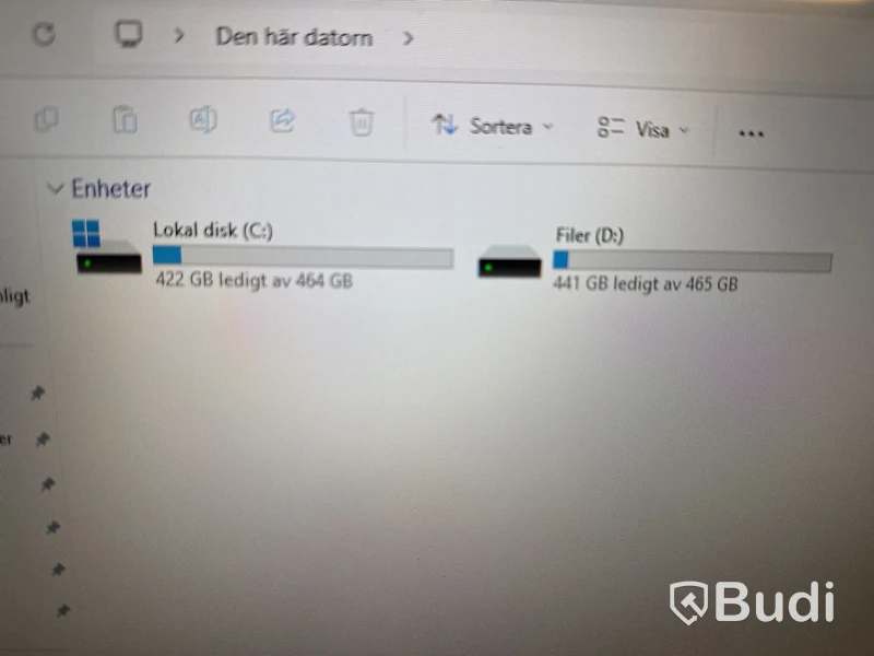 Kraftfull dator med RollerMouse & 32-tums datorskärm.