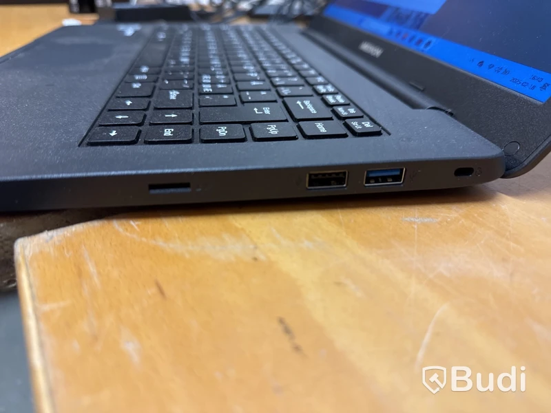 Laptop Medion med extra skärm m.m.
