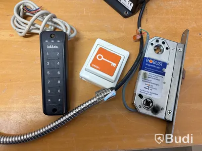 2 st Infobric Control Box med tillbehör.