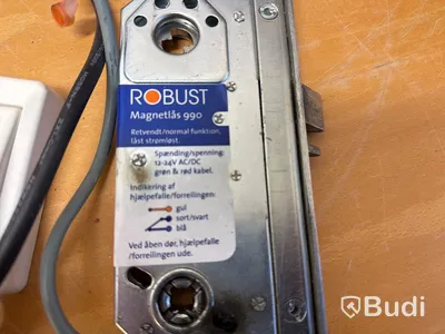 2 st Infobric Control Box med tillbehör.