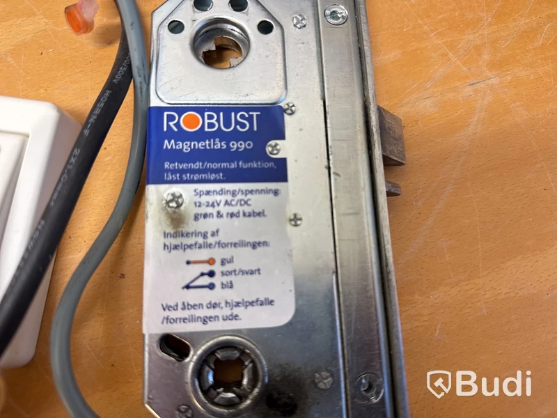 2 st Infobric Control Box med tillbehör.