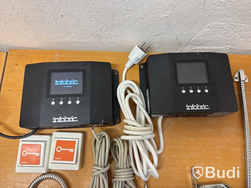 2 st Infobric Control Box med tillbehör.