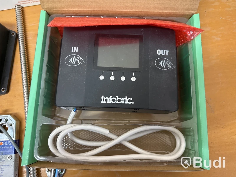2 st Infobric Control Box med tillbehör.