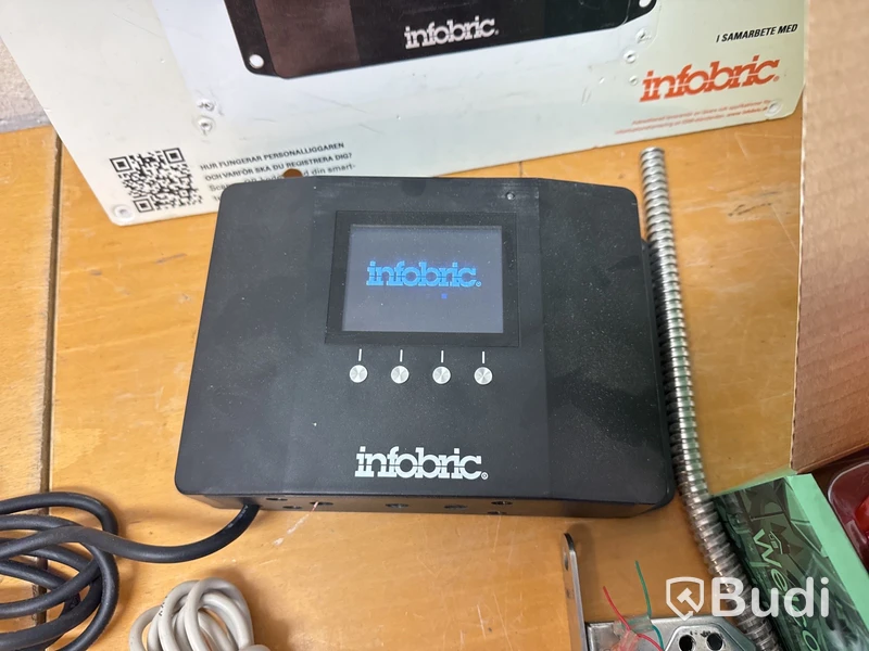 2 st Infobric Control Box med tillbehör.