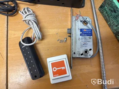 2 st Infobric Control Box med tillbehör.