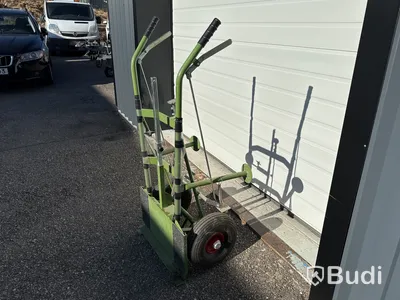 Transportvagn med inbyggd domkraft