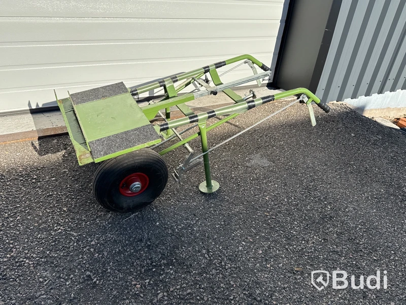 Transportvagn med inbyggd domkraft