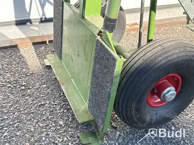 Transportvagn med inbyggd domkraft