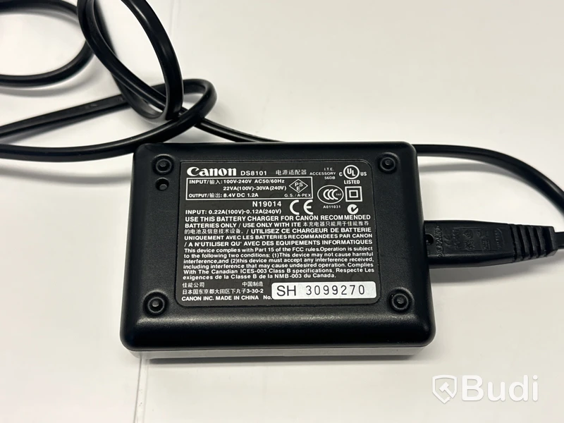 Kamerabatterier, batteriladdare, blixt m.m.