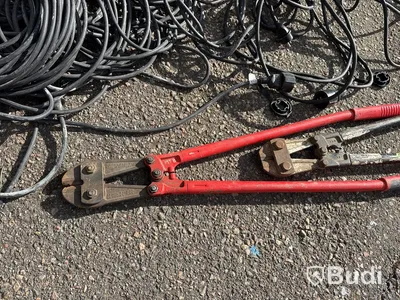 Vibrator, vinkelslipar, kablar m.m.