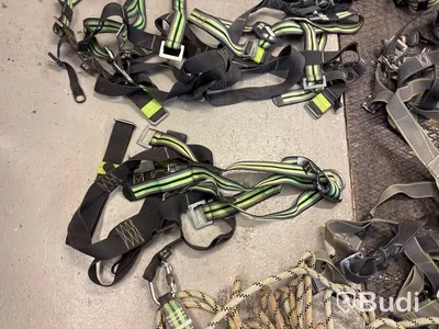 8 st fallsyddsselar med tillbehör