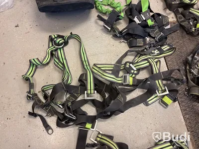 8 st fallsyddsselar med tillbehör