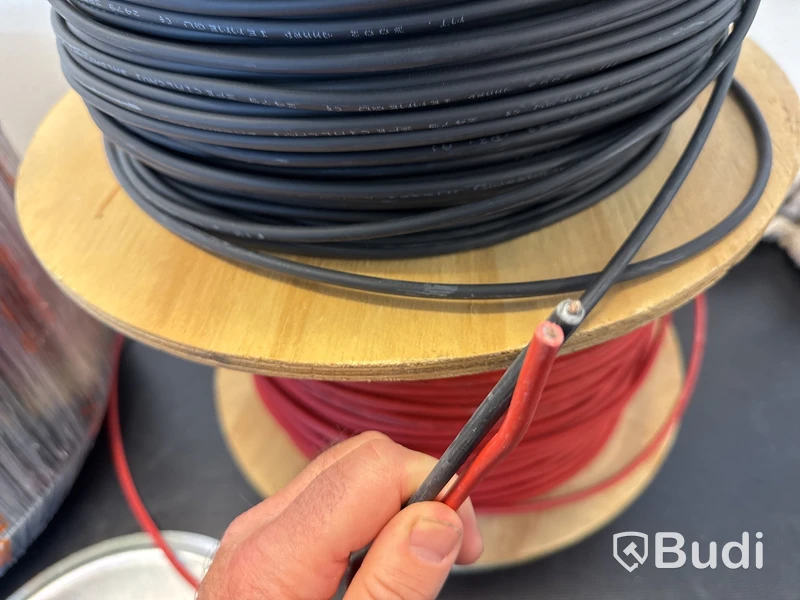 Kabel för solpaneler m.m.