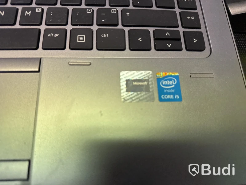 2 st HP Laptop med dockningsstationer