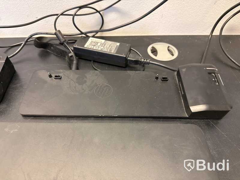 2 st HP Laptop med dockningsstationer