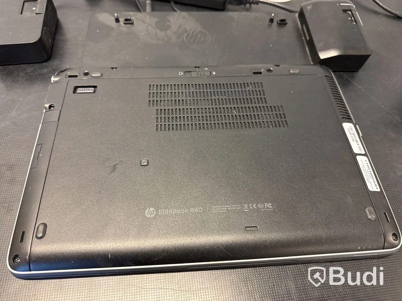 2 st HP Laptop med dockningsstationer