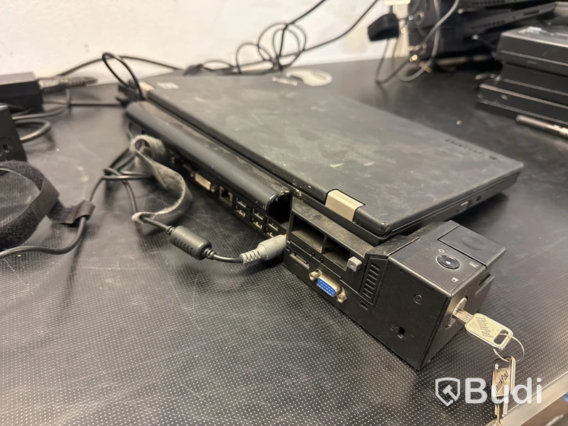 2 st Lenovo ThinkPad med dockningsstationer