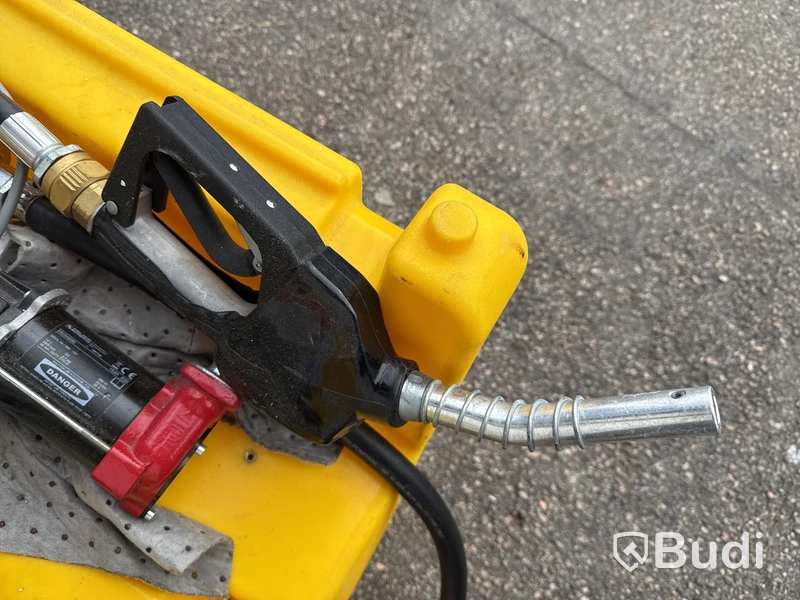 Bränsletank med pump, Nima