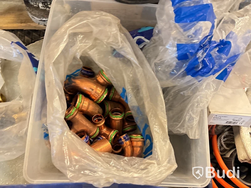 VVS-kopplingar, tillbehör & verktyg. Stort parti.