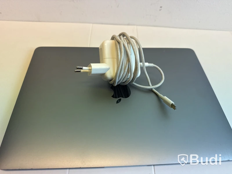 MacBook Air M1 8GB