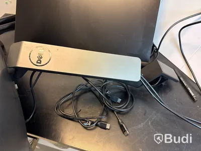 2 st Dell datorskärmar med extra fästen