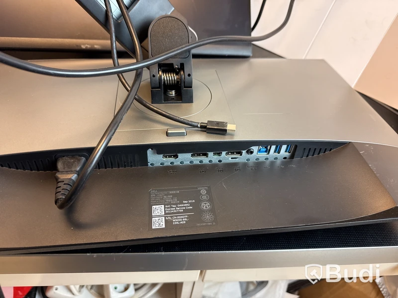 2 st Dell datorskärmar med extra fästen