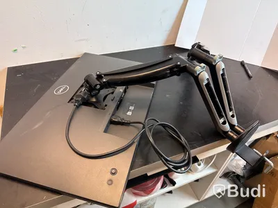 2 st Dell datorskärmar med extra fästen