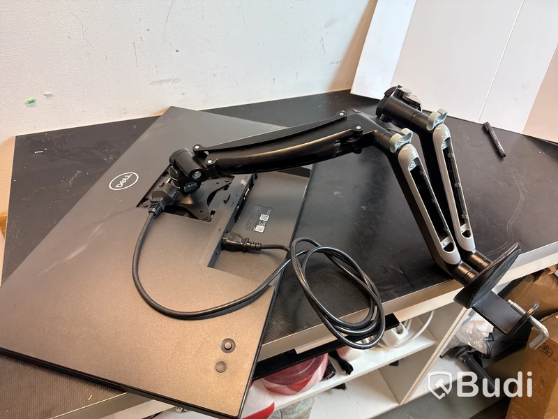 2 st Dell datorskärmar med extra fästen