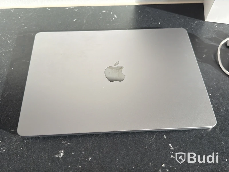 MacBook Air M2, 13,6 tum, 8 GB, 256 GB