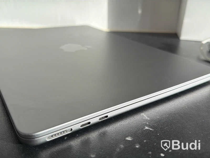 MacBook Air M2, 13,6 tum, 8 GB, 256 GB