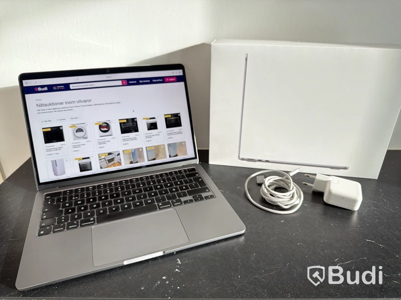 MacBook Air M2, 13,6 tum, 8 GB, 256 GB