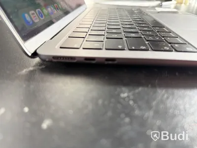 MacBook Air M3, 13,6-tum Retina-skärm, 256 GB SSD, 8 GB RAM