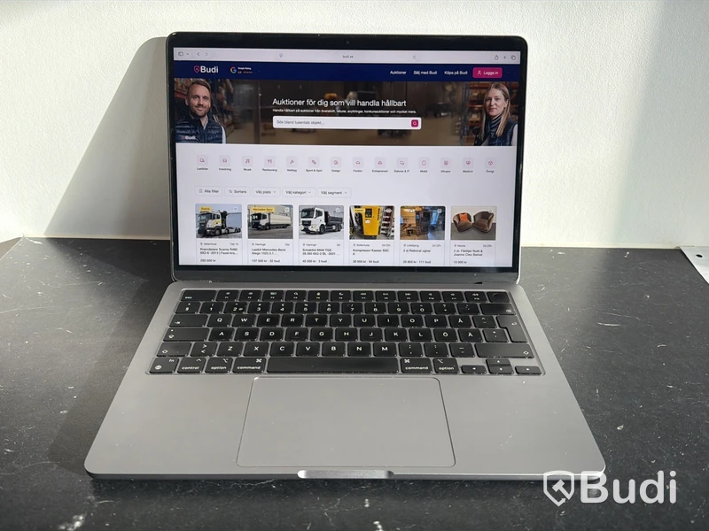 MacBook Air M3, 13,6-tum Retina-skärm, 256 GB SSD, 8 GB RAM
