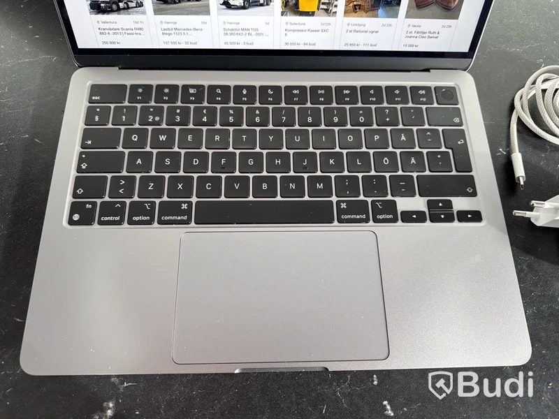 MacBook Air M2 13,6 tum, 256 GB, 8 GB RAM, Space Gray